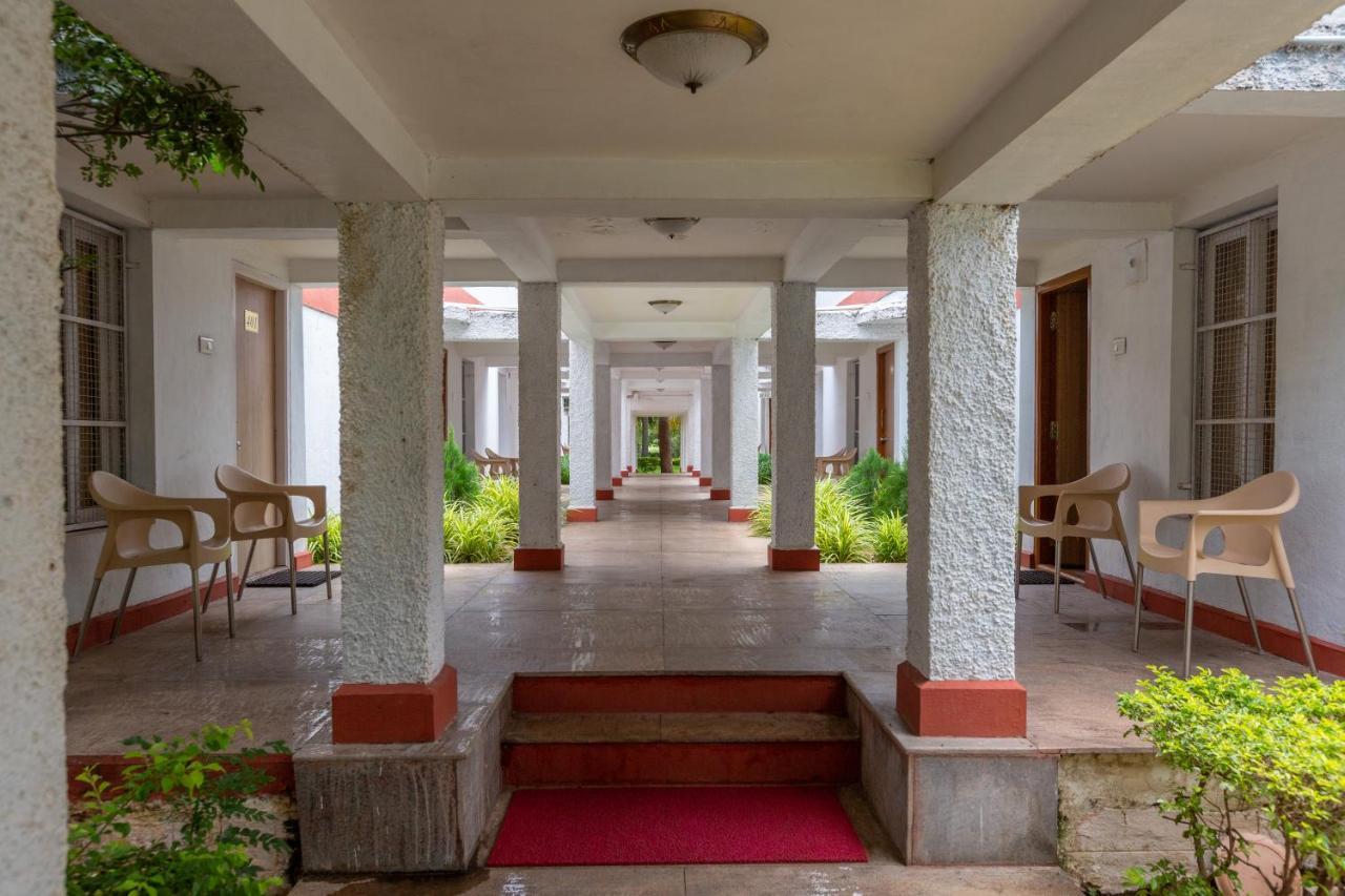 Kstdc Hotel Mayura Bhuvaneshwari Kamalapur Hampi Exteriör bild