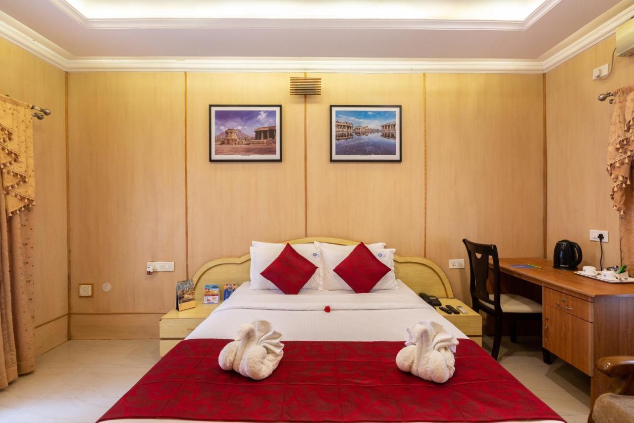 Kstdc Hotel Mayura Bhuvaneshwari Kamalapur Hampi Exteriör bild