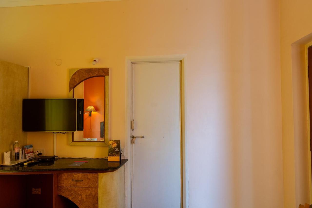 Kstdc Hotel Mayura Bhuvaneshwari Kamalapur Hampi Exteriör bild