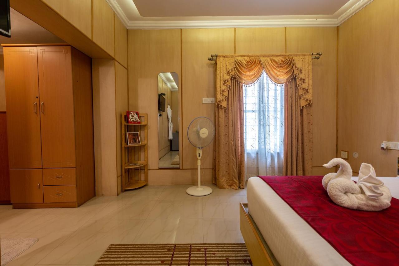 Kstdc Hotel Mayura Bhuvaneshwari Kamalapur Hampi Exteriör bild