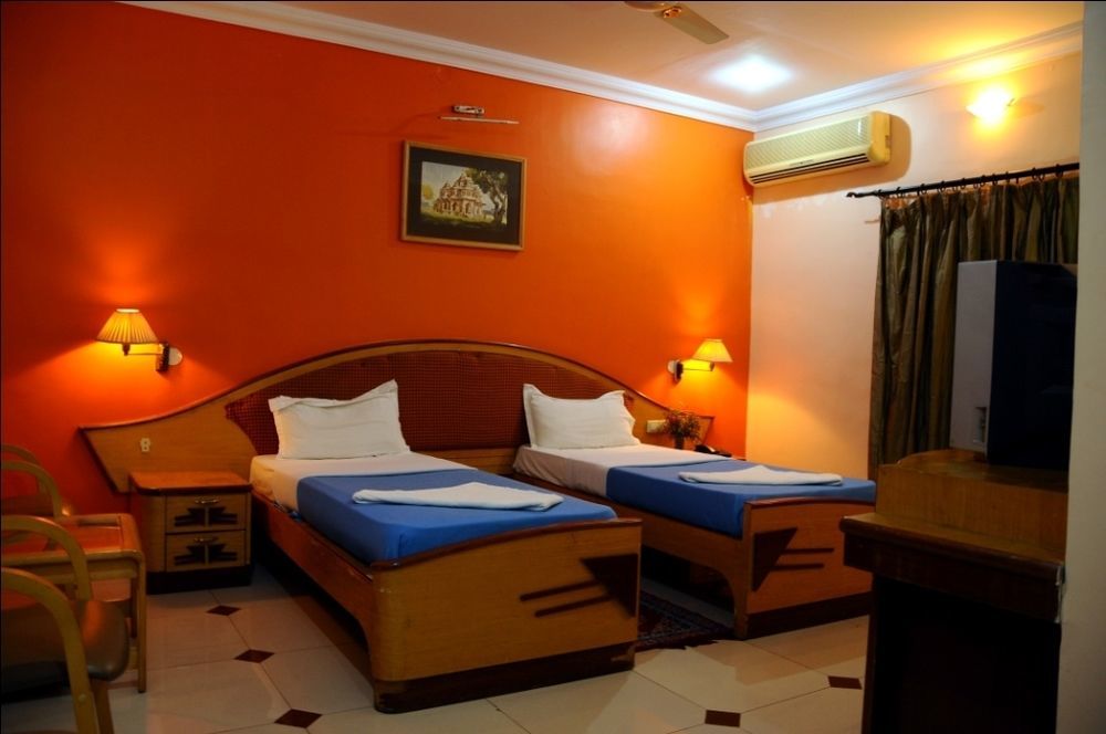 Kstdc Hotel Mayura Bhuvaneshwari Kamalapur Hampi Exteriör bild