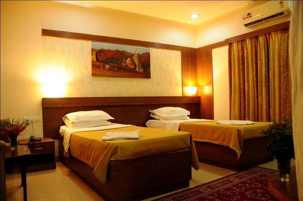Kstdc Hotel Mayura Bhuvaneshwari Kamalapur Hampi Exteriör bild