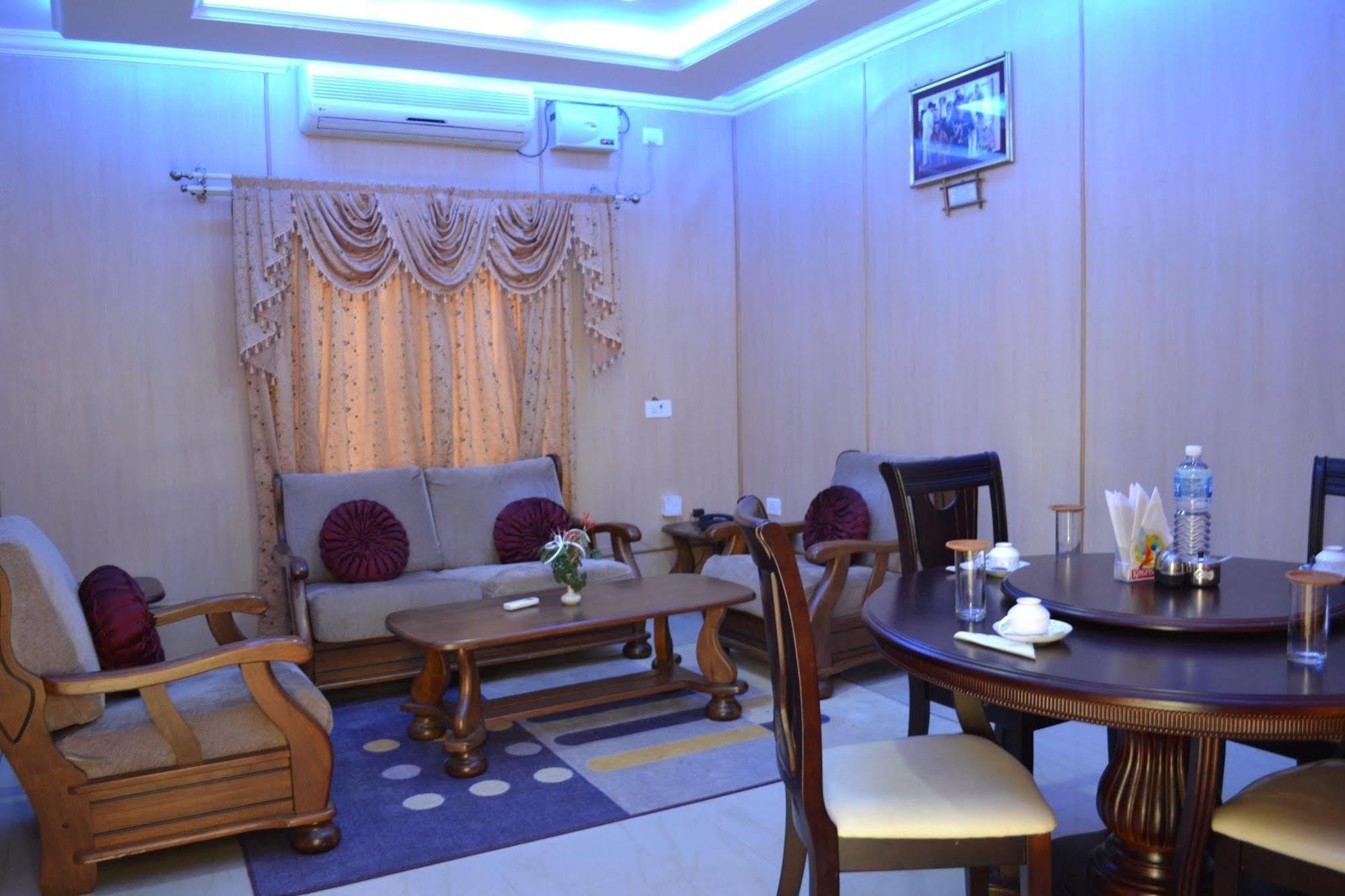 Kstdc Hotel Mayura Bhuvaneshwari Kamalapur Hampi Exteriör bild